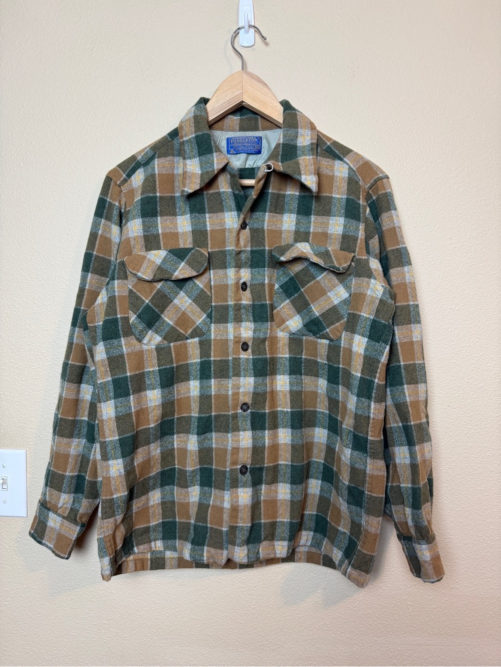 Pendleton Men’s Vintage Virgin Wool Green Flannel Camp Button Shirt Size Medium